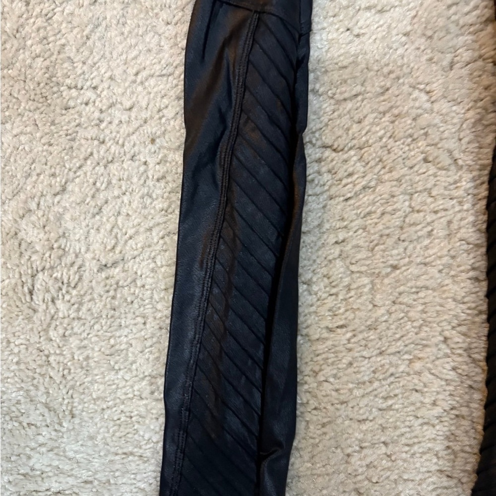 Black High-Waisted Leggings - Picture 2 of 4